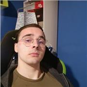 Giovane Personal trainer offre lezioni e consigli per stimolare e motivare, seguendovi passo pef passo fino al raggiungimento del vostro obiettivo